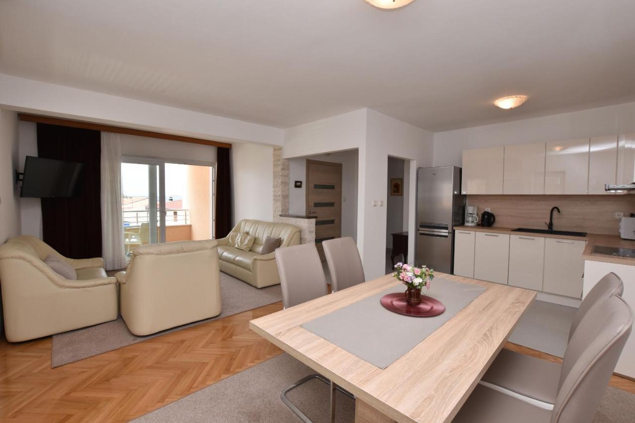 Apartments Danica Примоштен Екстер'єр фото