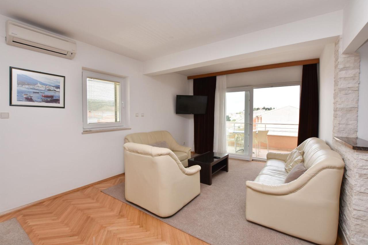 Apartments Danica Примоштен Екстер'єр фото