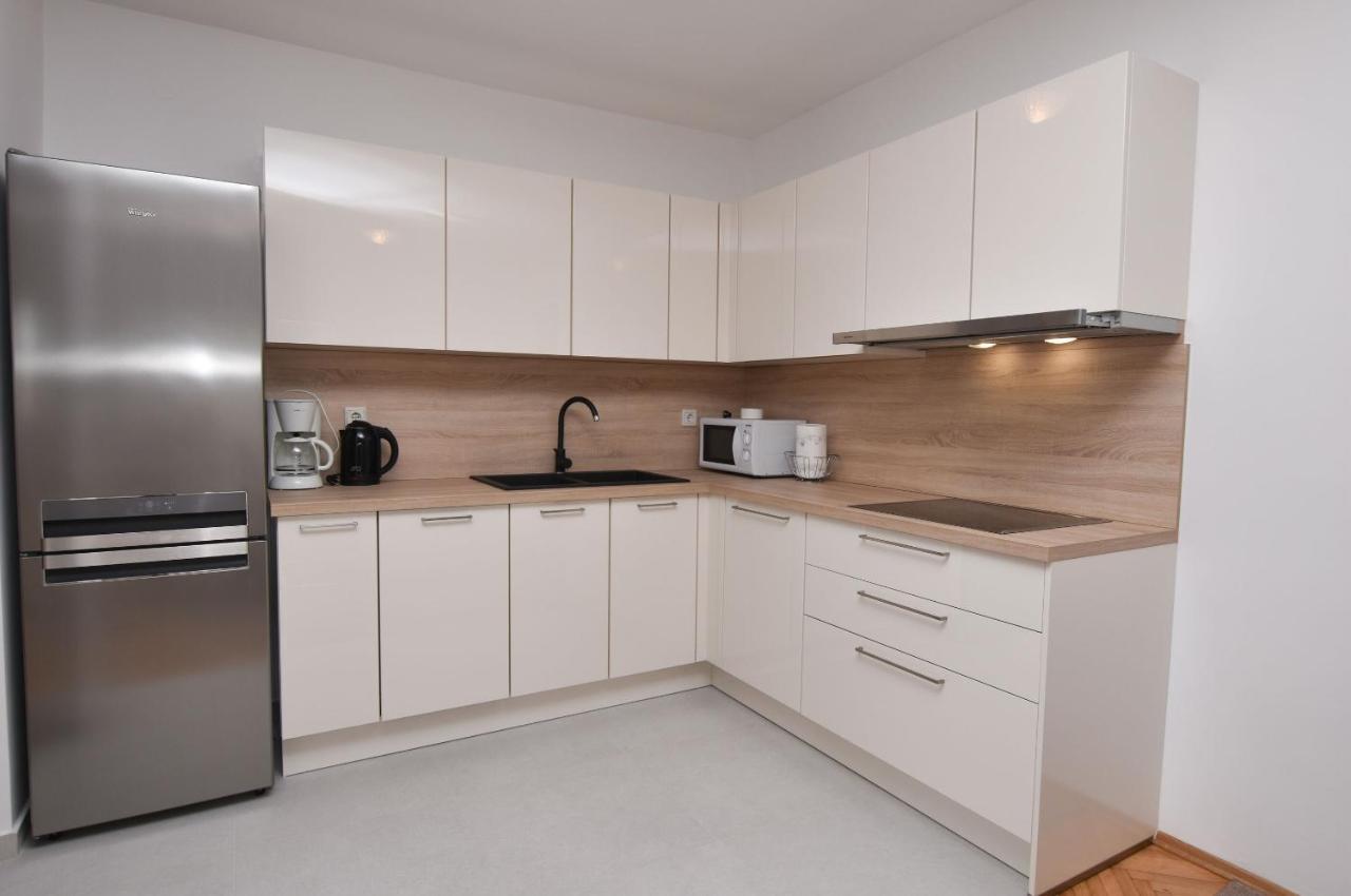 Apartments Danica Примоштен Екстер'єр фото