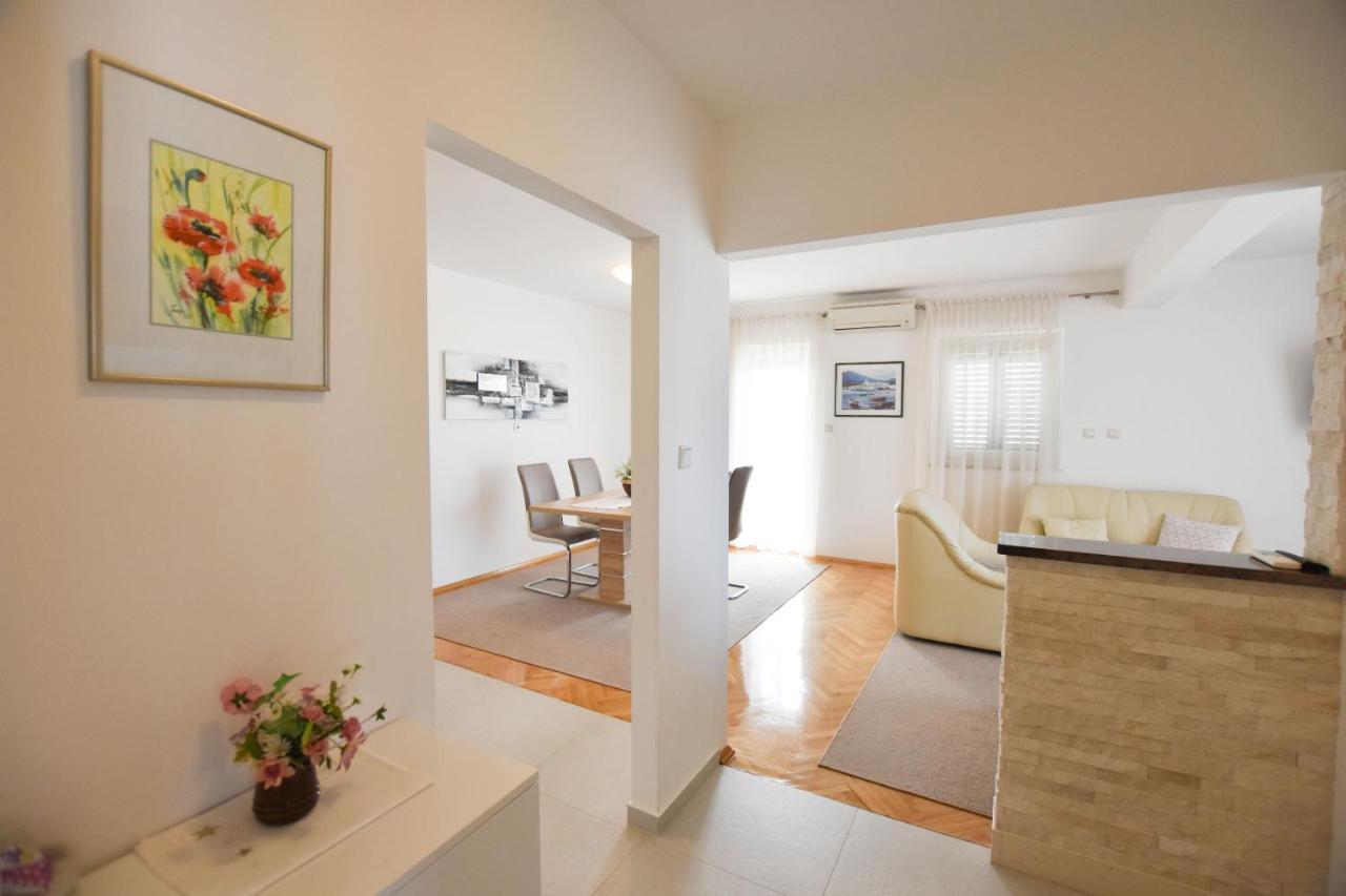 Apartments Danica Примоштен Екстер'єр фото