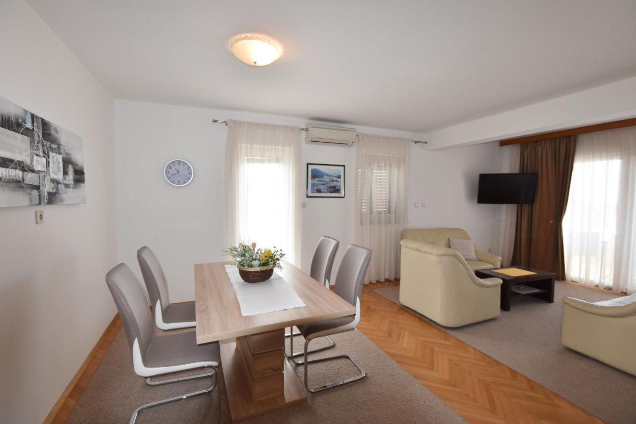 Apartments Danica Примоштен Екстер'єр фото