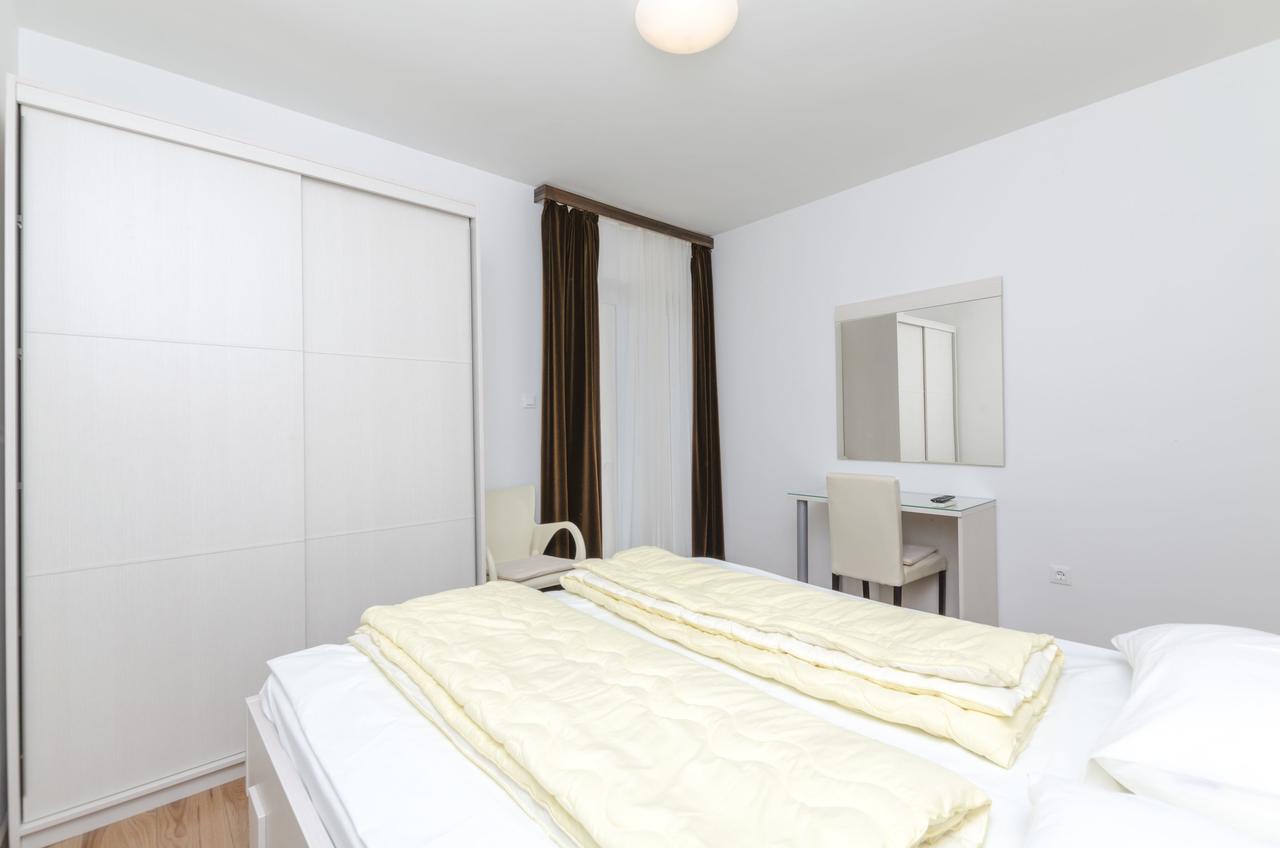 Apartments Danica Примоштен Екстер'єр фото