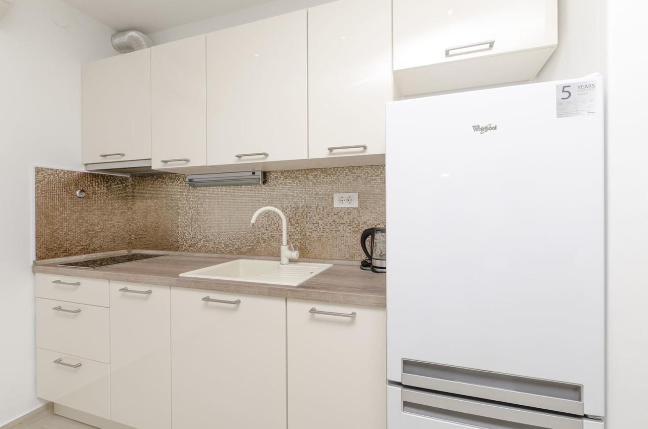Apartments Danica Примоштен Екстер'єр фото