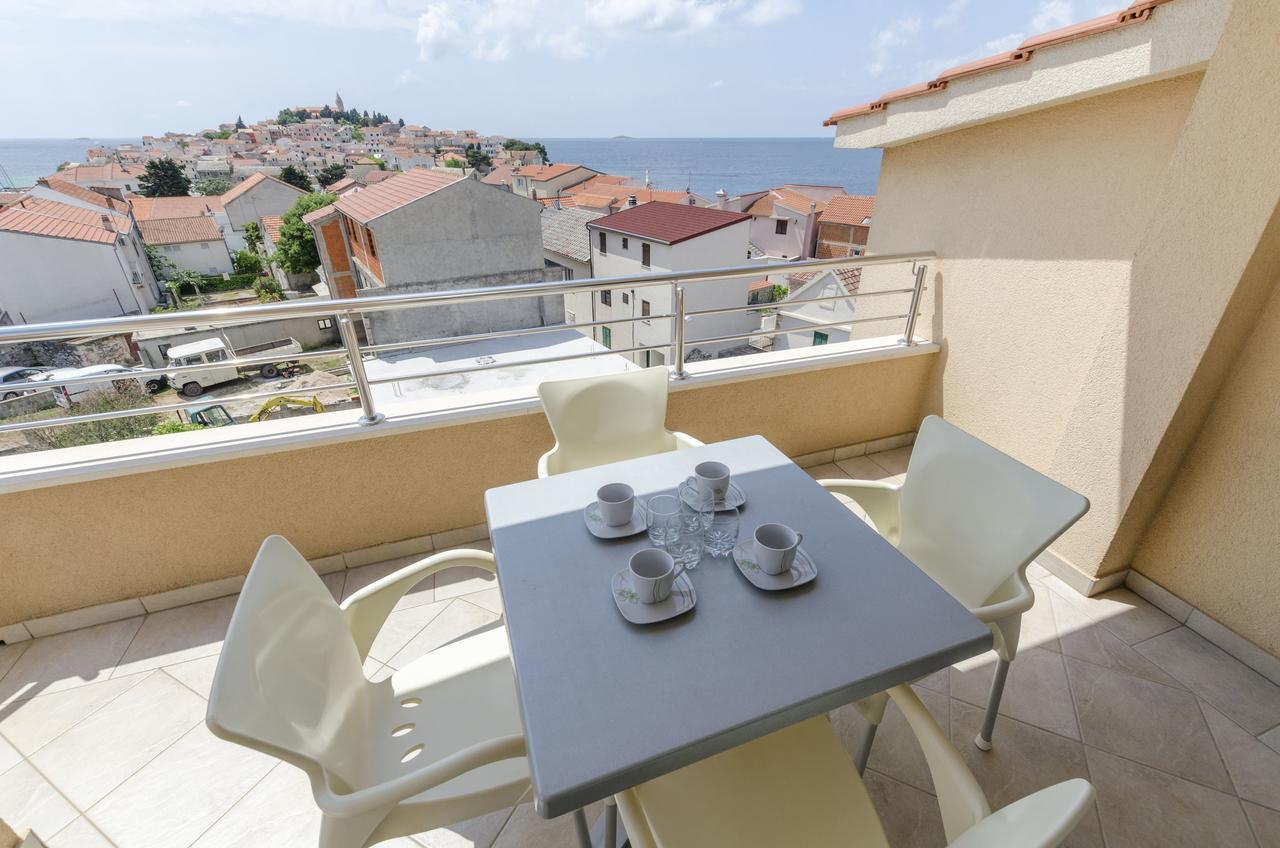 Apartments Danica Примоштен Екстер'єр фото