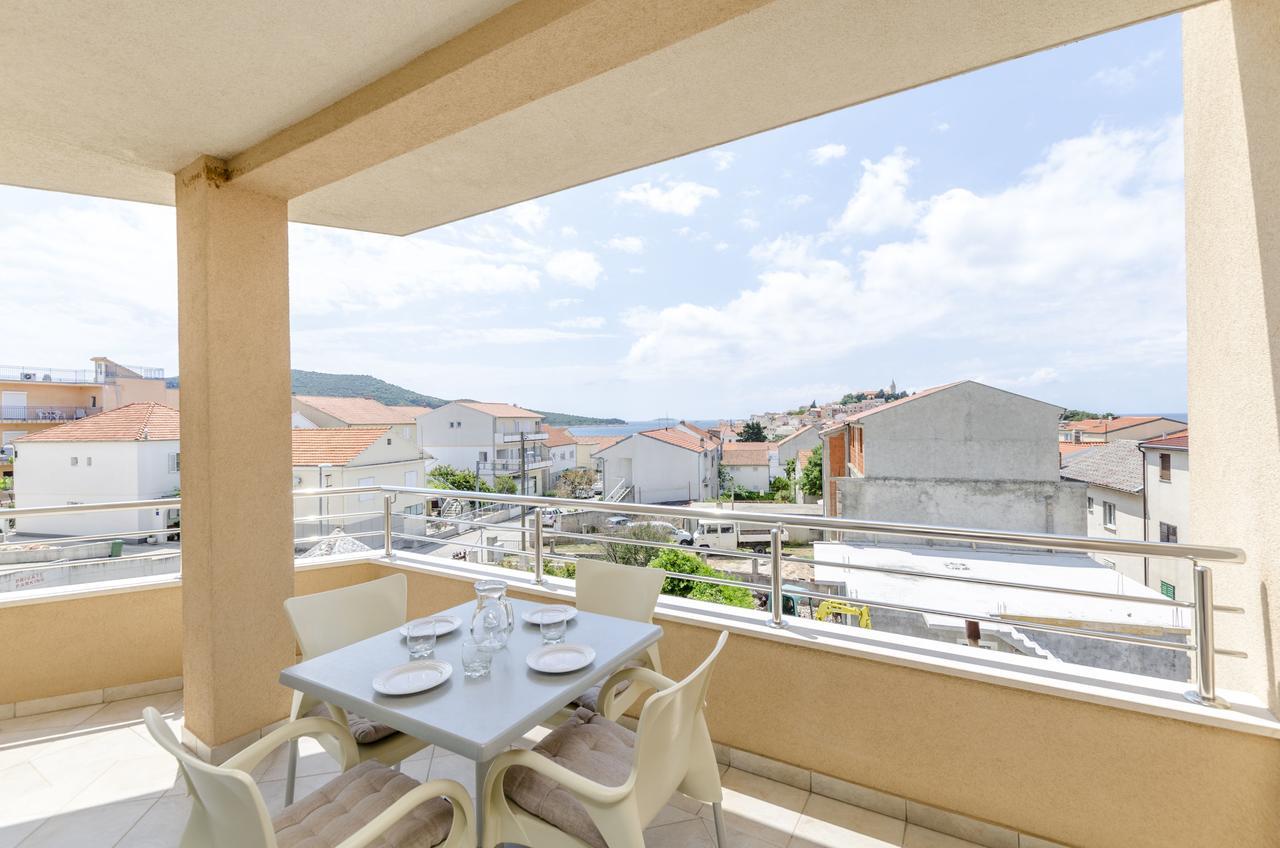 Apartments Danica Примоштен Екстер'єр фото