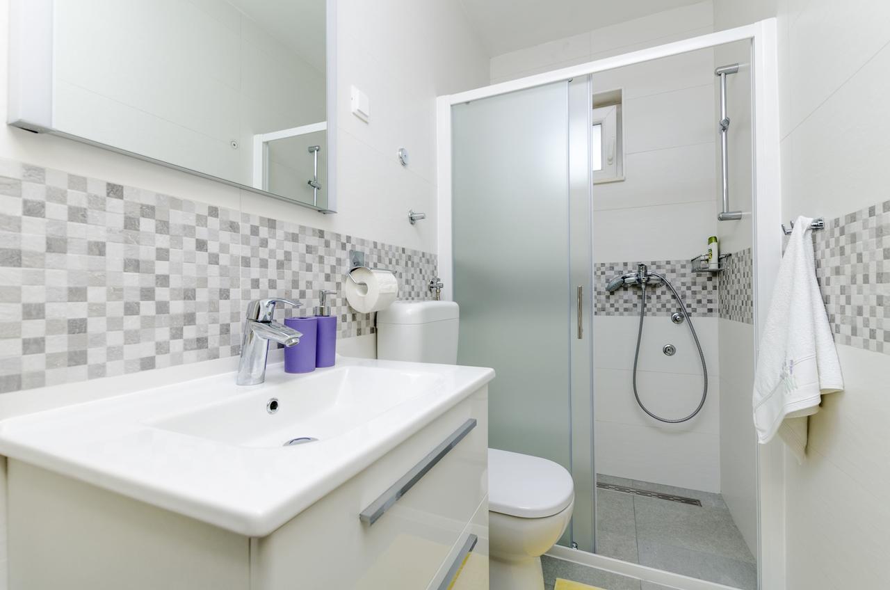 Apartments Danica Примоштен Екстер'єр фото