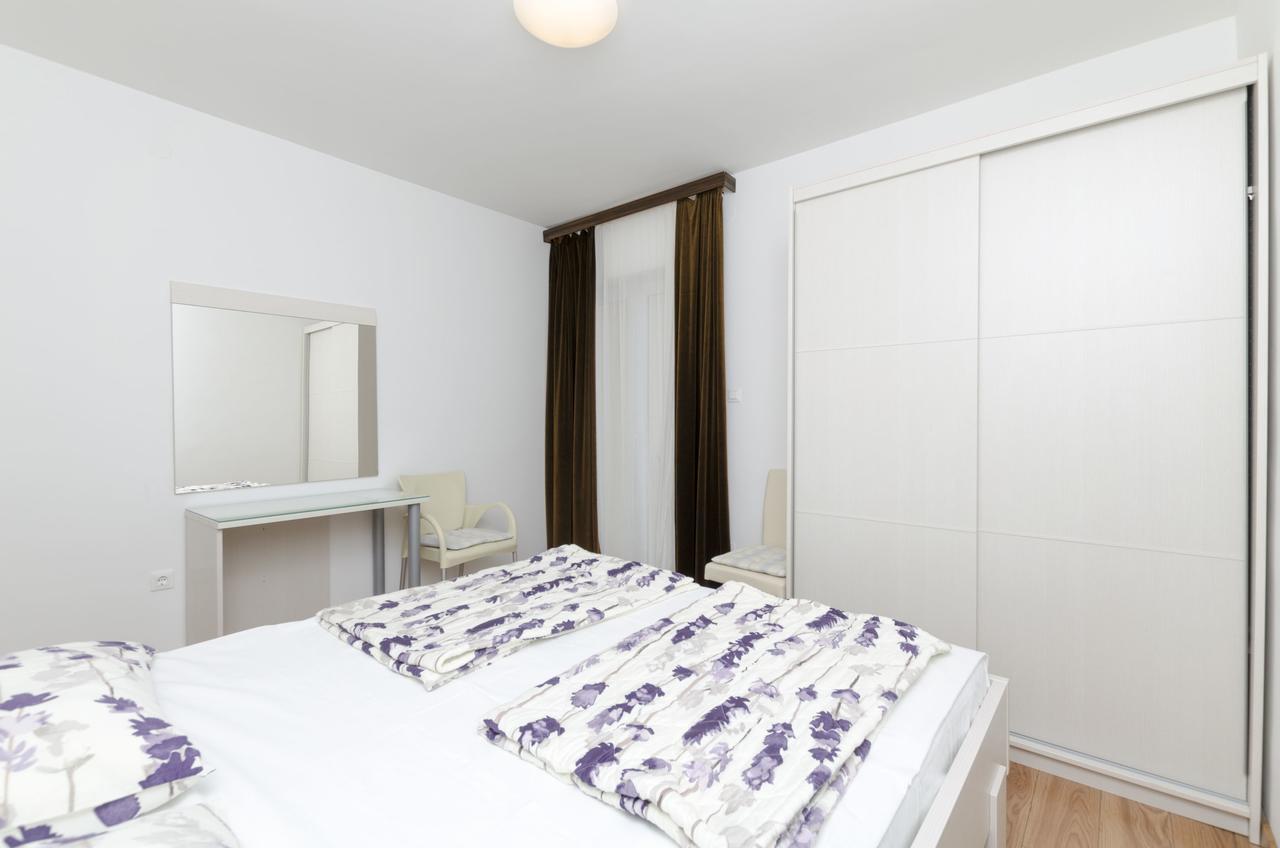 Apartments Danica Примоштен Екстер'єр фото