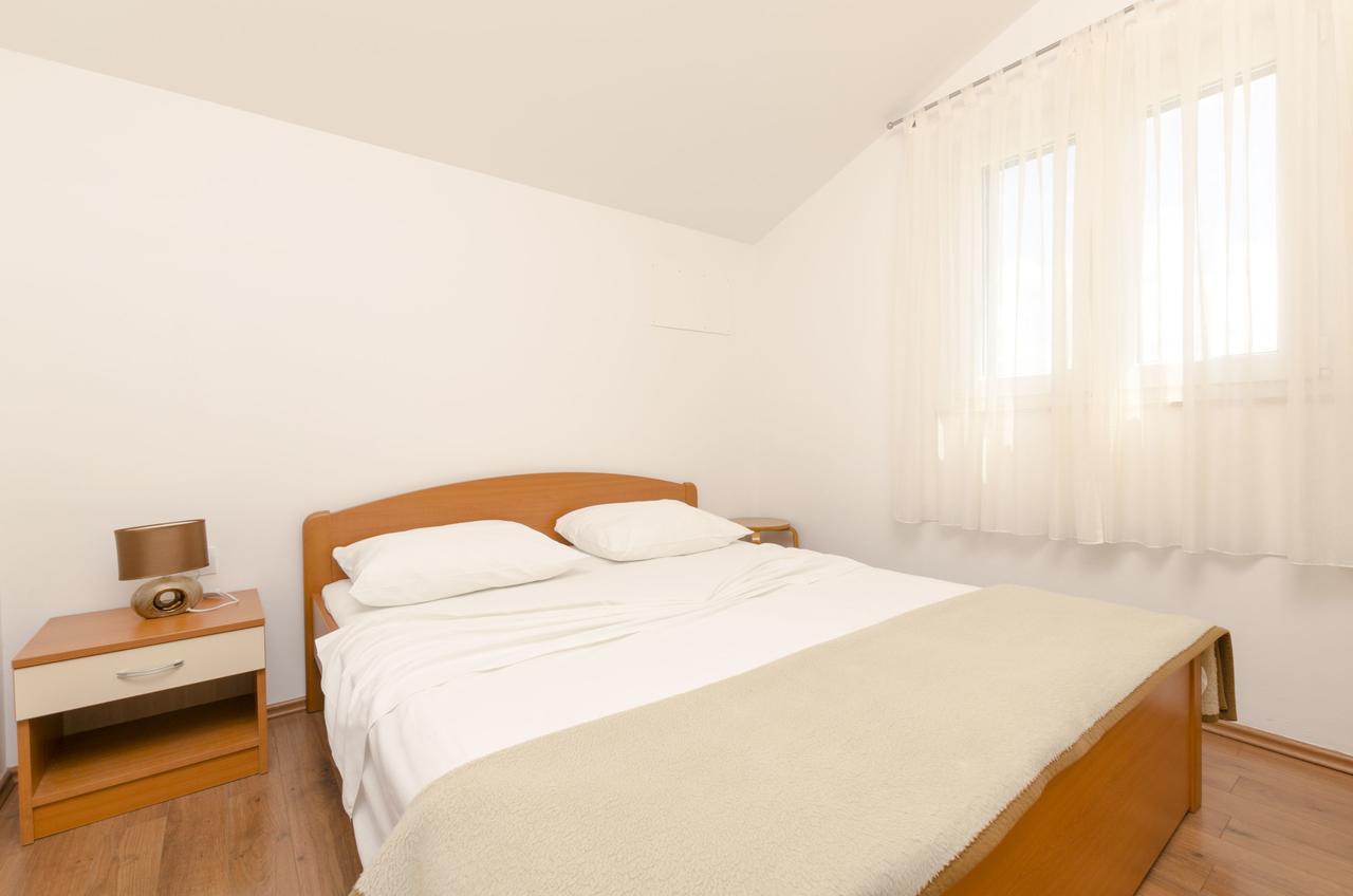 Apartments Danica Примоштен Екстер'єр фото