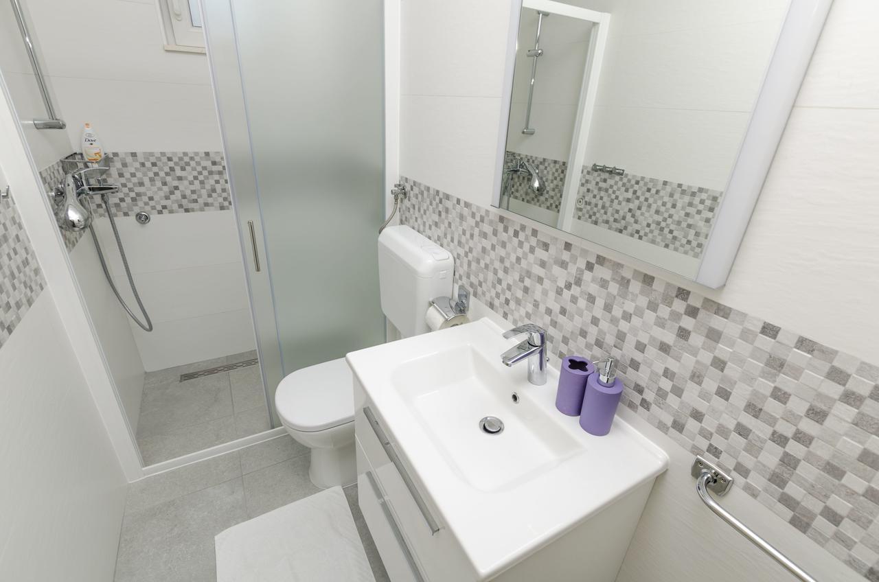 Apartments Danica Примоштен Екстер'єр фото