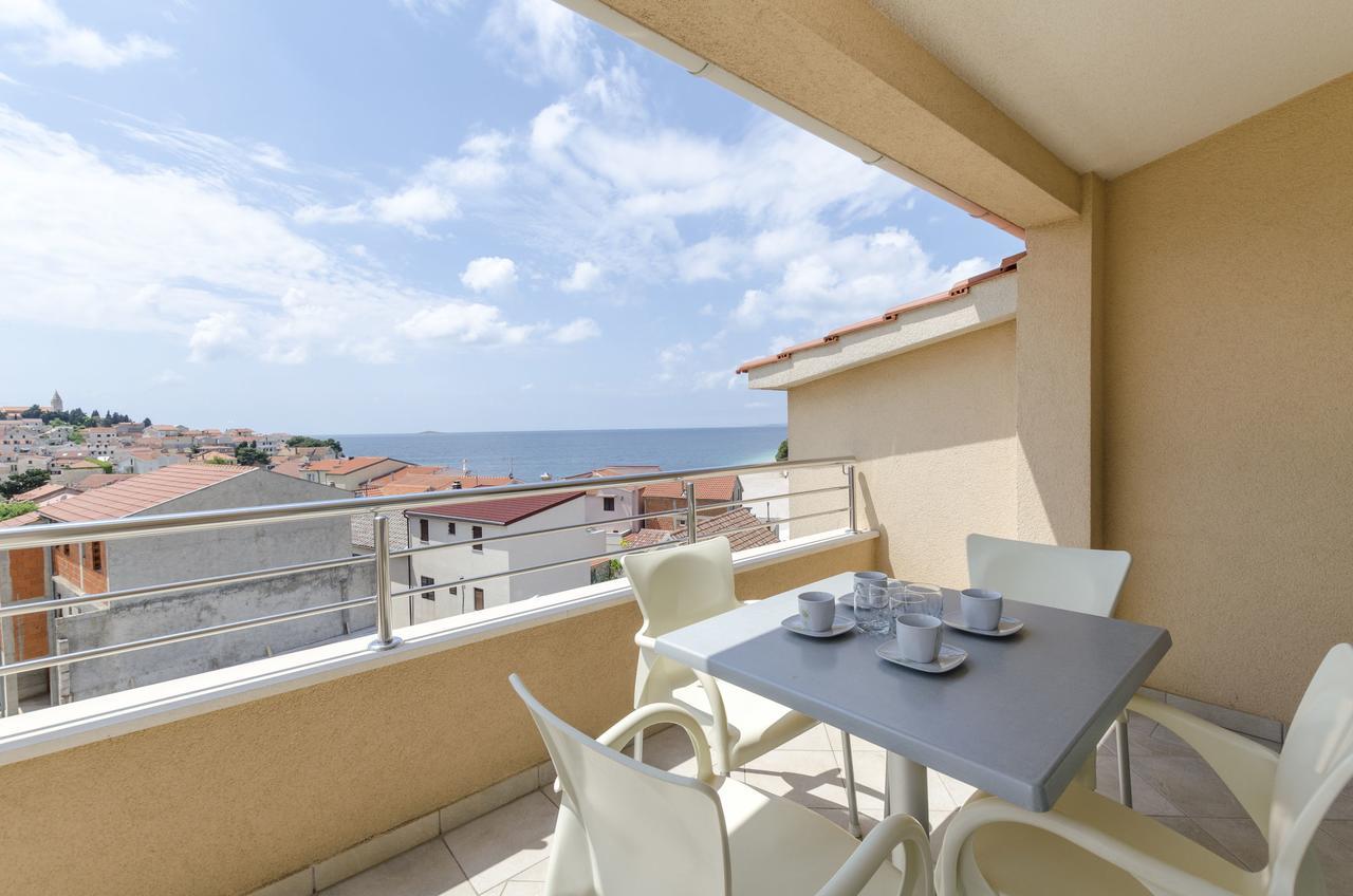 Apartments Danica Примоштен Екстер'єр фото