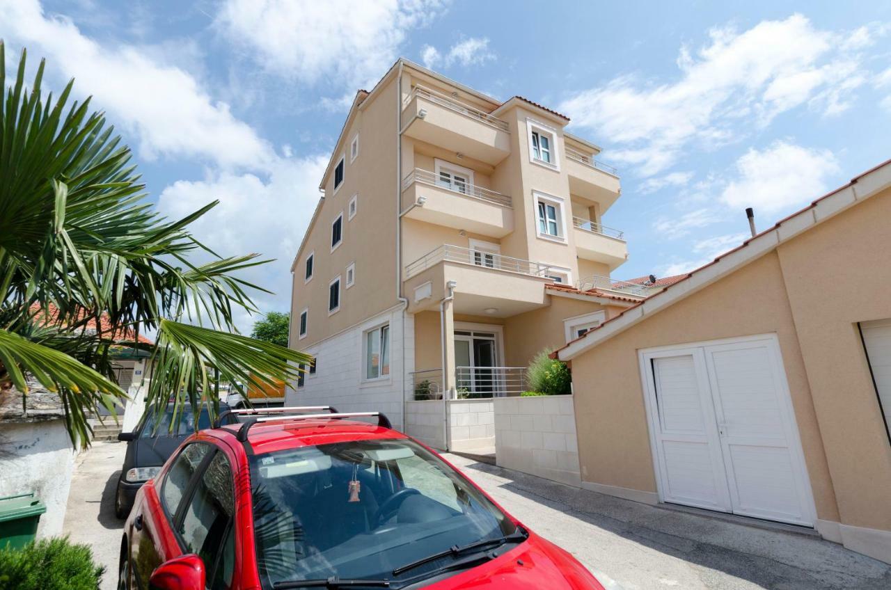 Apartments Danica Примоштен Екстер'єр фото